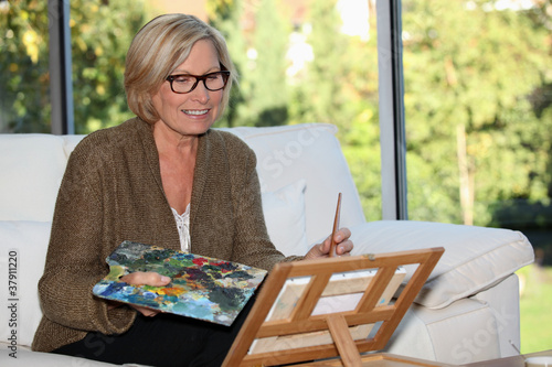 Photo: Woman artist at home Woman artist at home
