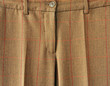 Detail - Braune Hose - Hosenverschluss und Bund