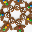 Lebkuchenmännchen auf weissem Hintergrund