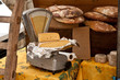 Brot und Käse auf dem Markt Brot und Käse auf dem Markt