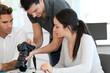 Réunion de travail en agence photographique Réunion de travail en agence photographique