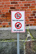 Verbotsschild Ball spielen Hundeklo