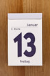 Abreißkalender zeigt Freitag den 13.