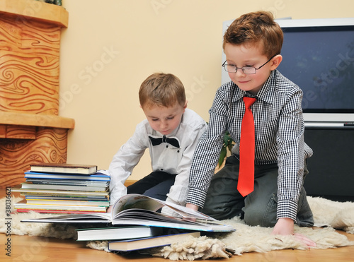 Foto: boys with books boys with books