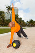Foto: Handsome Man Exercising in Miami South Beach Handsome Man Exercising in Miami South Beach