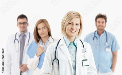Foto: Young medical doctors smiling at camera Young medical doctors smiling at camera