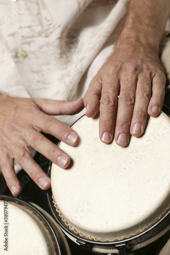 Foto: Andreas: Hände auf Bongo Andreas: Hände auf Bongo