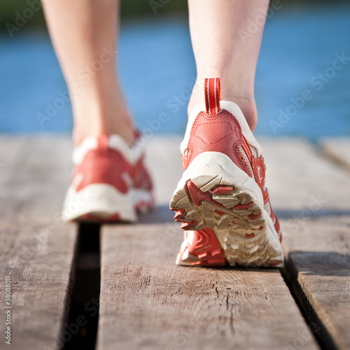 Foto: Feet of jogging person Feet of jogging person