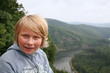 Foto: Junge an der Saarschleife Junge an der Saarschleife