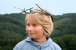 Foto: Junge mit Dornenkrone Junge mit Dornenkrone