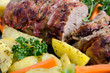 Hackbraten mit Kartoffelspalten