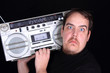 Mann mit Kassettenrecorder