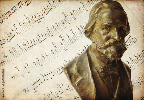Photo: Busto di Giuseppe Verdi, spartito musicale Busto di Giuseppe Verdi, spartito musicale