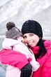 Foto: Frau und Kind im Winterurlaub Frau und Kind im Winterurlaub