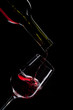 Photo en ligne au meilleur prix red wine pouring into wine glass isolated on black