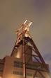Verlassene Industrieanlage bei Nacht