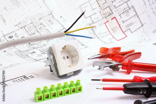 Foto: Plan und Werkzeuge für Elektriker Plan und Werkzeuge für Elektriker