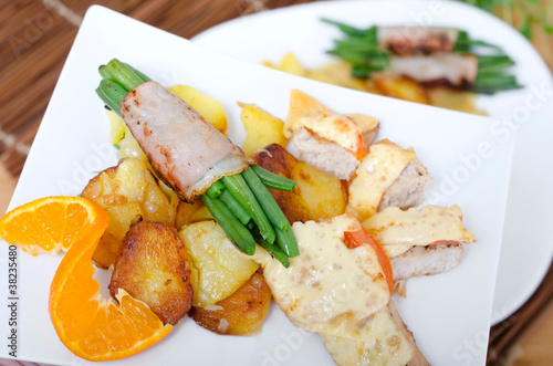 Foto: Hähnchenschnitte Toscana mit Bratkartoffeln Bohnen Hähnchenschnitte Toscana mit Bratkartoffeln Bohnen