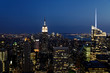 Veduta notturna di New York da un grattacielo