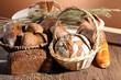 Frisches Brot aus dem Ofen, quer