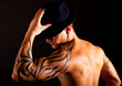 homme au chapeau