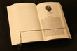 Libro en atril