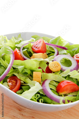 Photo: insalata mista con pomodori e cipolla insalata mista con pomodori e cipolla