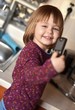 enfant avec portable