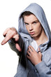 Cool blickender Jugendlicher Mann
