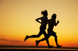 Foto: Young couple run together on a sunset Young couple run together on a sunset
