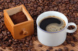 Foto: Fresh coffee with coffee beans Fresh coffee with coffee beans
