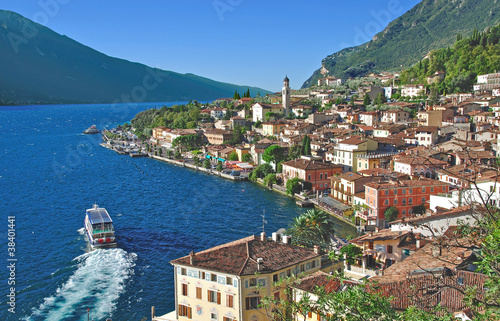 Photo: Blick über Limone am Gardasee Blick über Limone am Gardasee