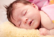Baby schläft tief und fest