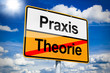 Ortseingangsschild mit Praxis und Theorie