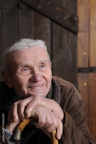 Photo: Zuversichtlicher alter Mann Zuversichtlicher alter Mann