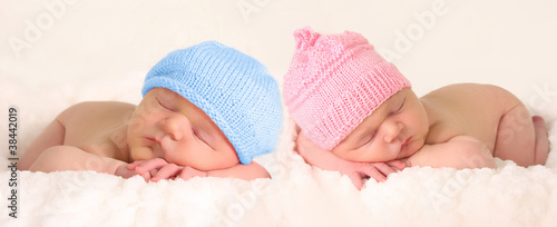Foto: Newborn baby twins Newborn baby twins