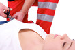 First Responder Kleidung aufschneiden