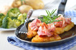Knusprige Kartoffelrösti mit Speck