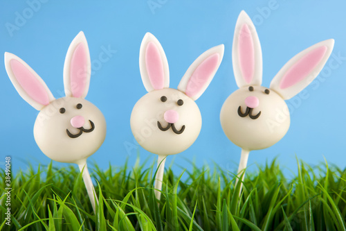 Photo: Easter bunny cake pops Easter bunny cake pops