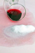Rotwein Flecken. Rotwein Glas und Salz