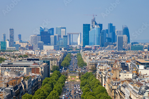 Photo: The Avenue Charles de Gaulle and La Defense, Paris. The Avenue Charles de Gaulle and La Defense, Paris.