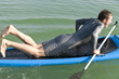 Wasserspass mit Board und Paddel