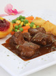 Foto: Wildschweinragout mit Gemüse und Kroketten Wildschweinragout mit Gemüse und Kroketten