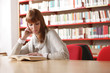 Foto: Young student in a library Young student in a library