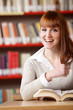 Foto: Portrait of a smiling caucasian teen girl at library Portrait of a smiling caucasian teen girl at library