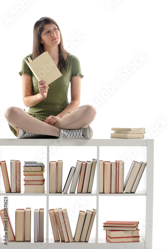 Foto: Thinking woman holding a book, cover is blank Thinking woman holding a book, cover is blank