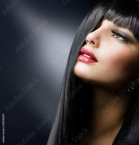 Photo: Fashion Brunette. Beautiful Makeup and Healthy Black Hair Fashion Brunette. Beautiful Makeup and Healthy Black Hair