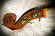 Contrabbasso su spartiti musicali