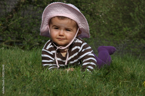 Photo: Baby im Garten Baby im Garten