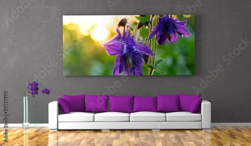 Photo: Wohndesign - Sofa mit lila Kissen Wohndesign - Sofa mit lila Kissen